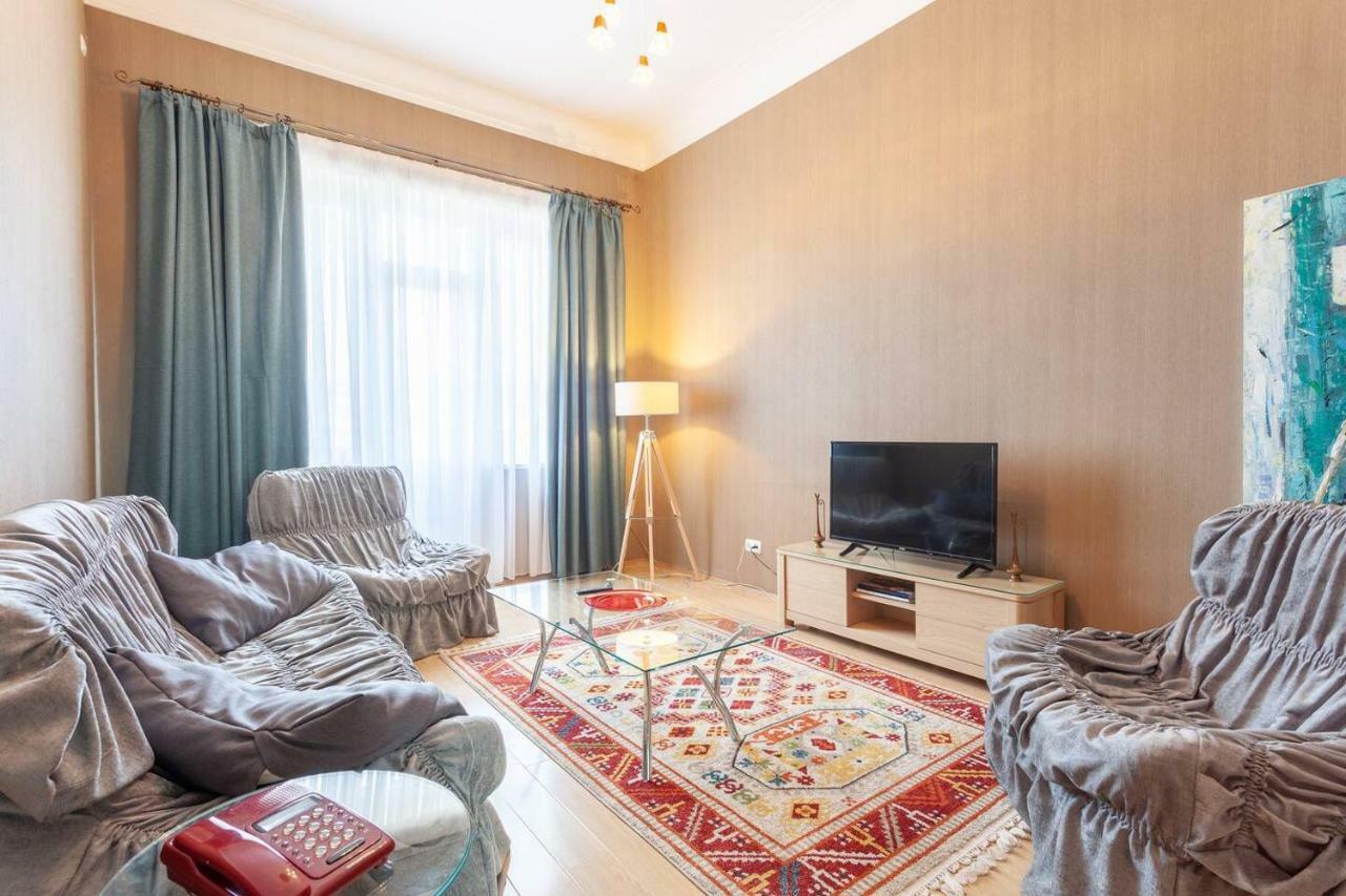 Wehost Apartment On A Colorful Street تبليسي المظهر الخارجي الصورة