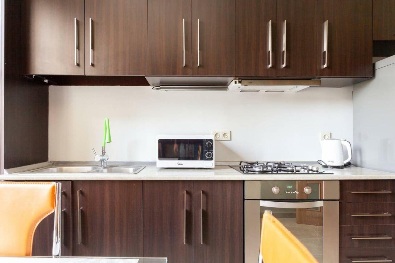 Wehost Apartment On A Colorful Street تبليسي المظهر الخارجي الصورة