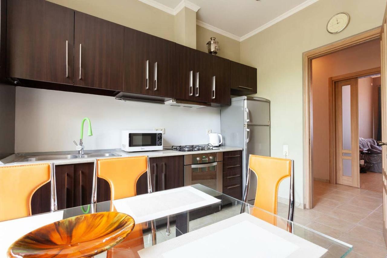 Wehost Apartment On A Colorful Street تبليسي المظهر الخارجي الصورة